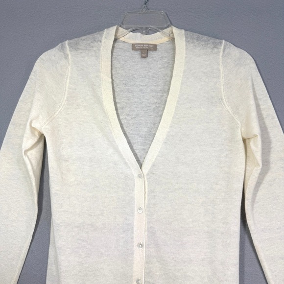 Banana Republic Women's Cardigan Size L Italian Yarn Lightweight Classic‎ Preppy - Picture 2 of 7